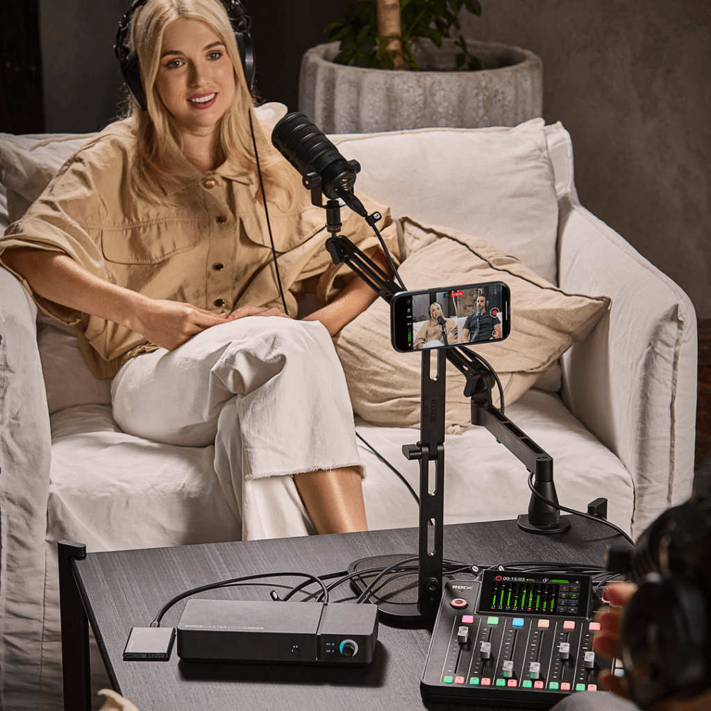 Пример сетапа. Микрофоны Rode podcaster приходят в звуковой пульт Rodecaster II, Iphone в качестве двух камер, забирается по NDI HX в пульт. Общая камера приходит в Video Core, Также VideoCore пишет все камеры на винчестер.
